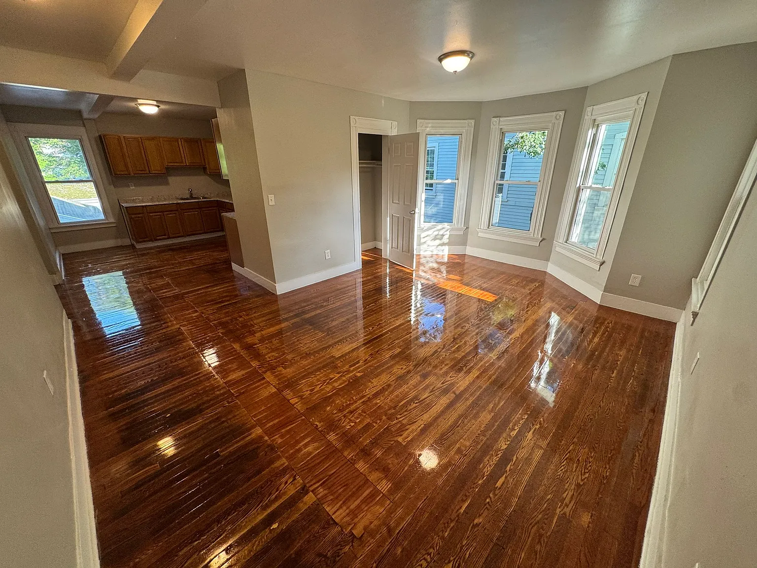 4 bed, $2,050 — Photo 2