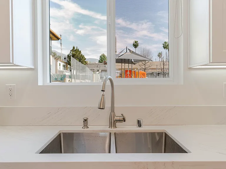 10232 Tujunga Canyon Blvd — Photo 14