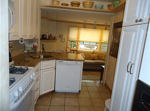 4th image of 38 Spear St