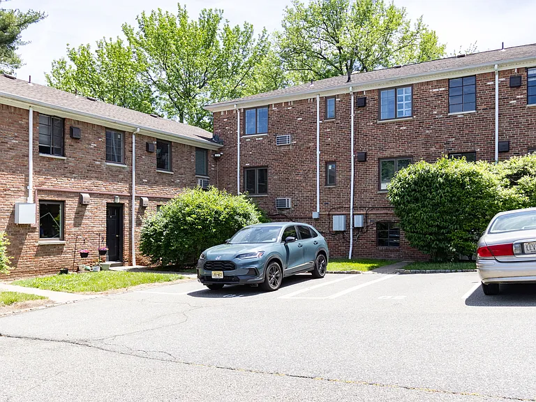 38 Troy Dr #C — Photo 10