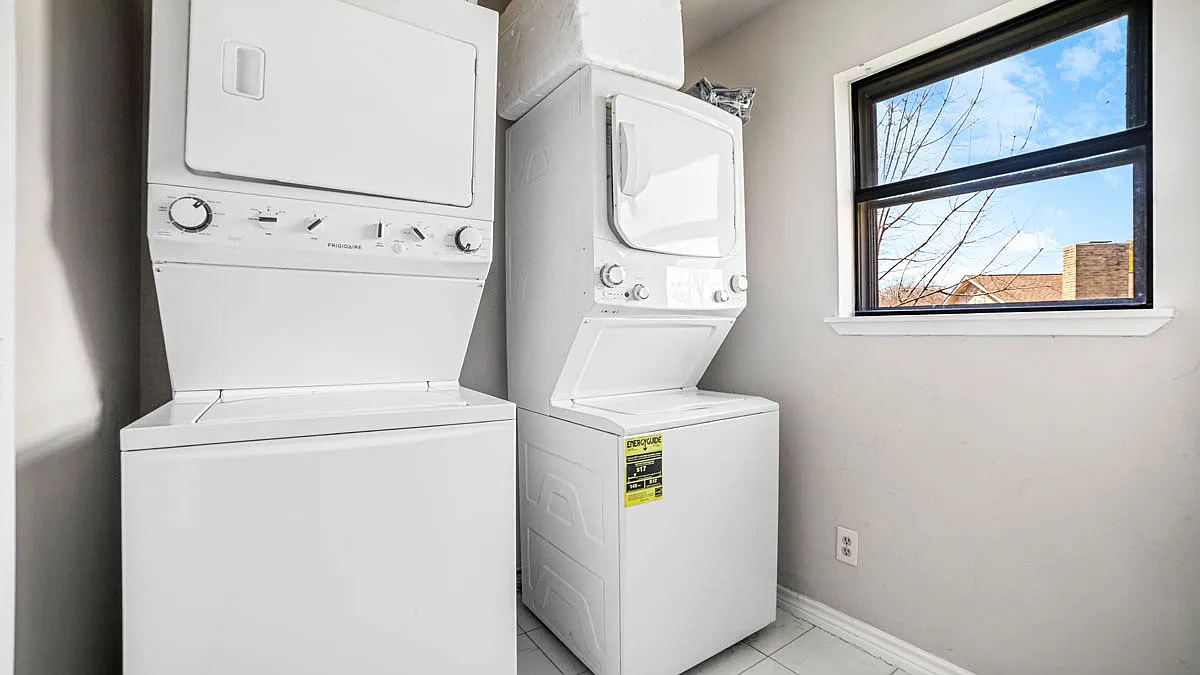 10 bed, 500 sqft, $585 — Photo 3