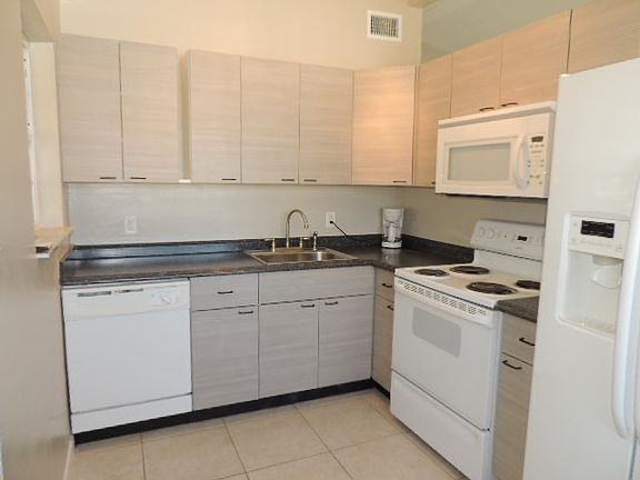 3rd image of 736 Gardenia Dr