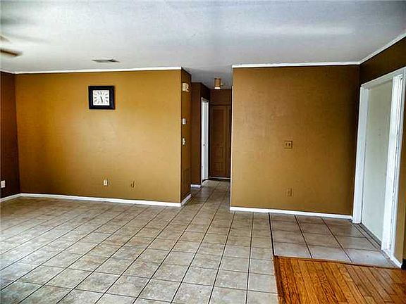 3rd image of 492 SW Eastport Cir