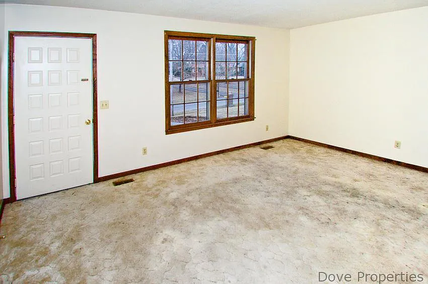 3 bed, 2.0 bath, 1075 sqft, $1,650 — Photo 2