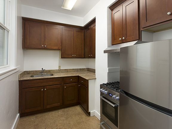 3rd image of 2341 Market St APT 3