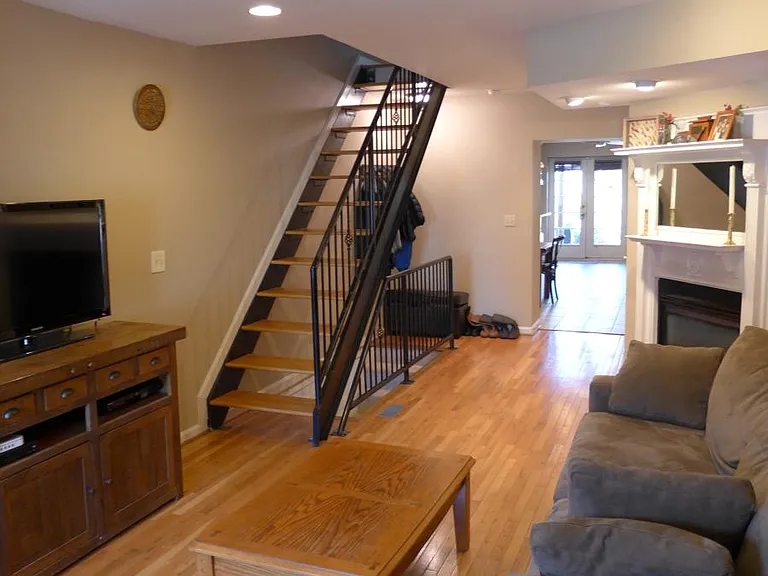 512 S Montford Ave — Photo 8