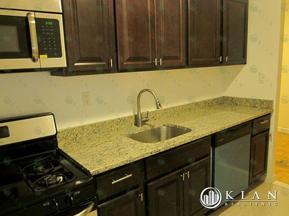 3rd image of 3415 Parsons Blvd APT 2A