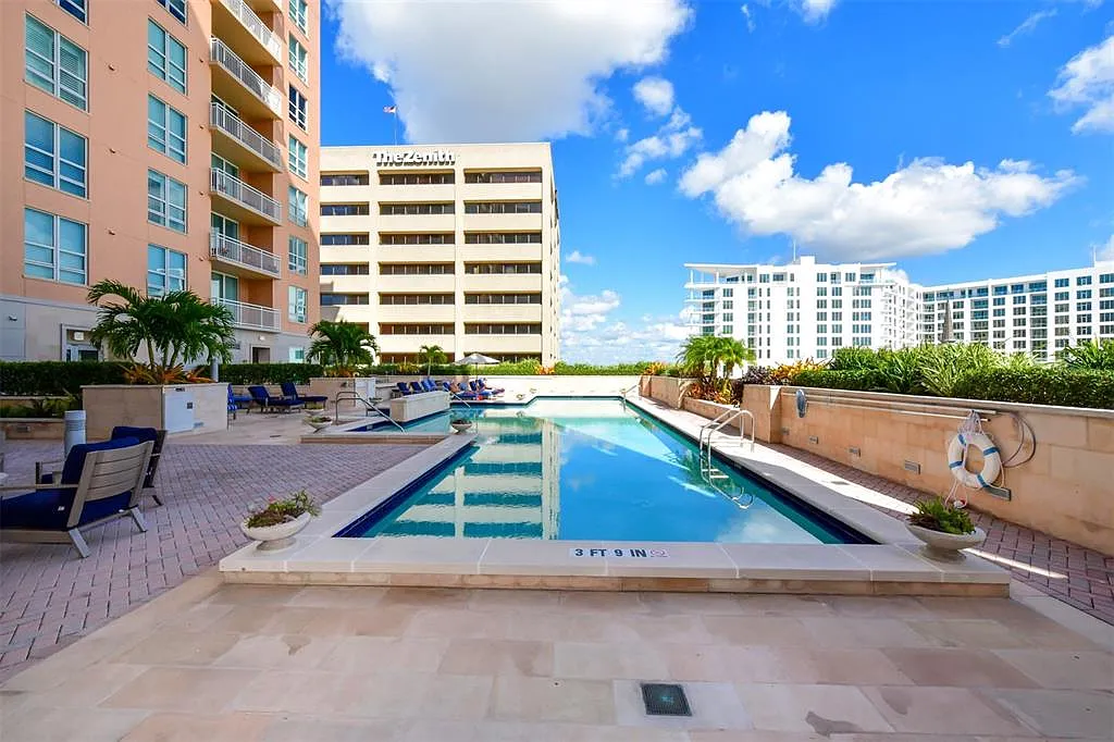 2 bed, 2.0 bath, 1336 sqft, $8,000 — Photo 2