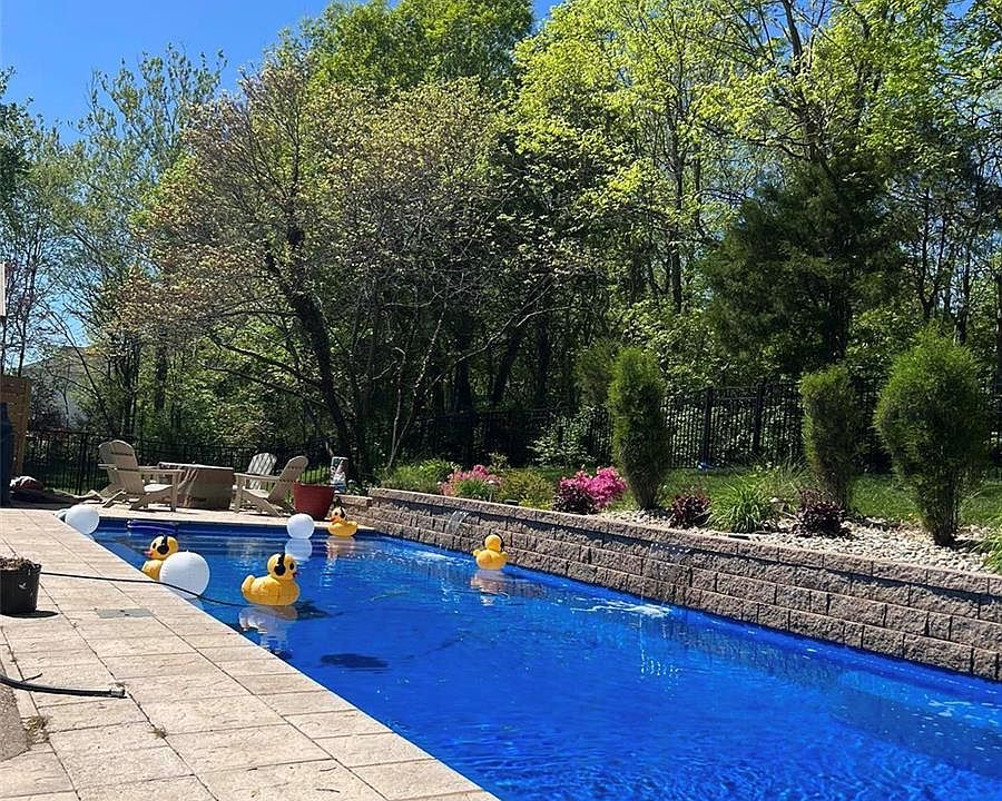 2nd image of 2800 Sparrow Dr