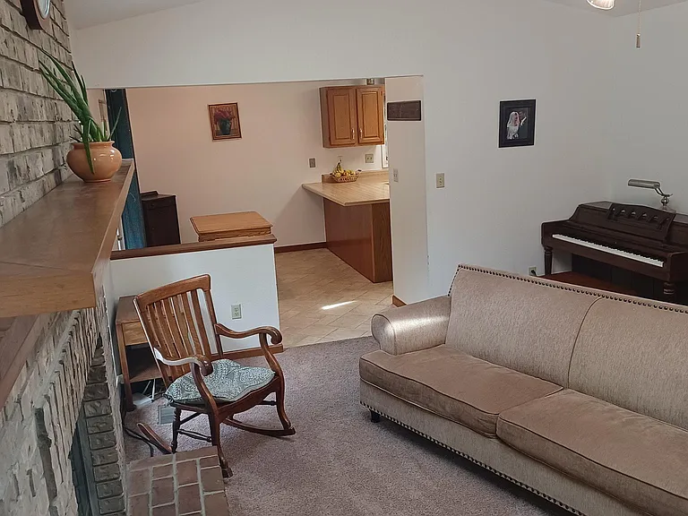 1021 Edgewood Dr — Photo 6