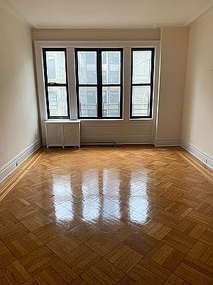 3rd image of 2586 Broadway #2D