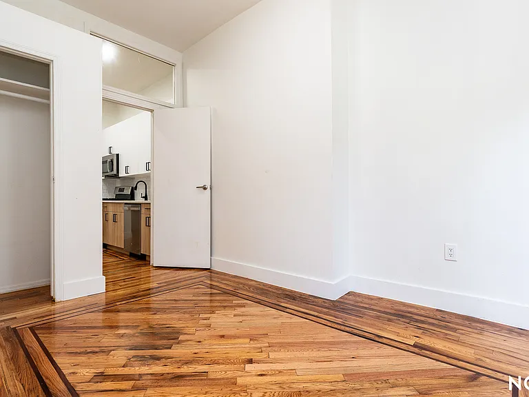 88 Menahan St #1L — Photo 16