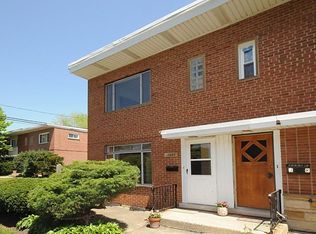 4858 Crain St #D, Skokie, IL 60077