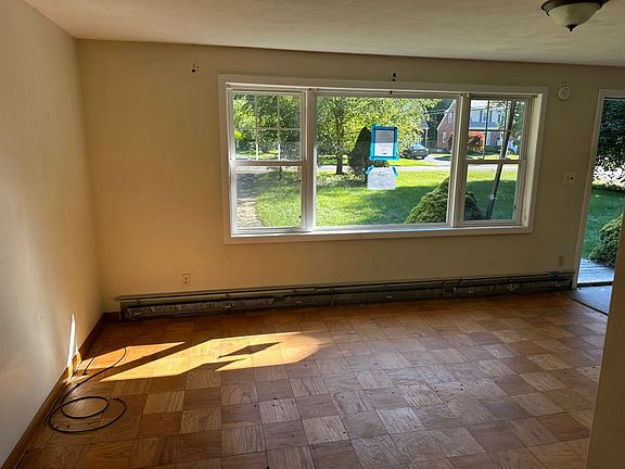 3rd image of 1013 Main St