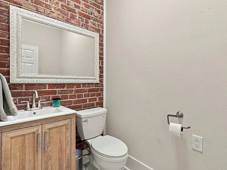 404 Spruce St — Photo 11