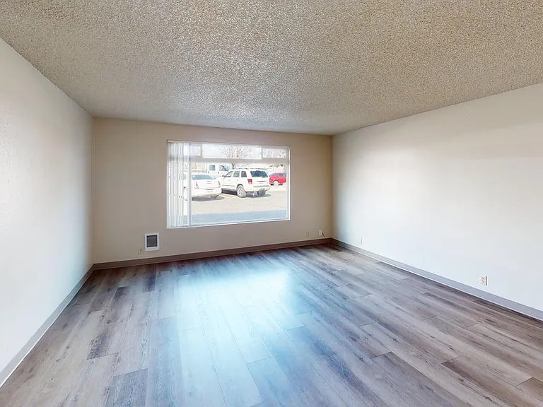 245 W Coe Ave #5 — Photo 5