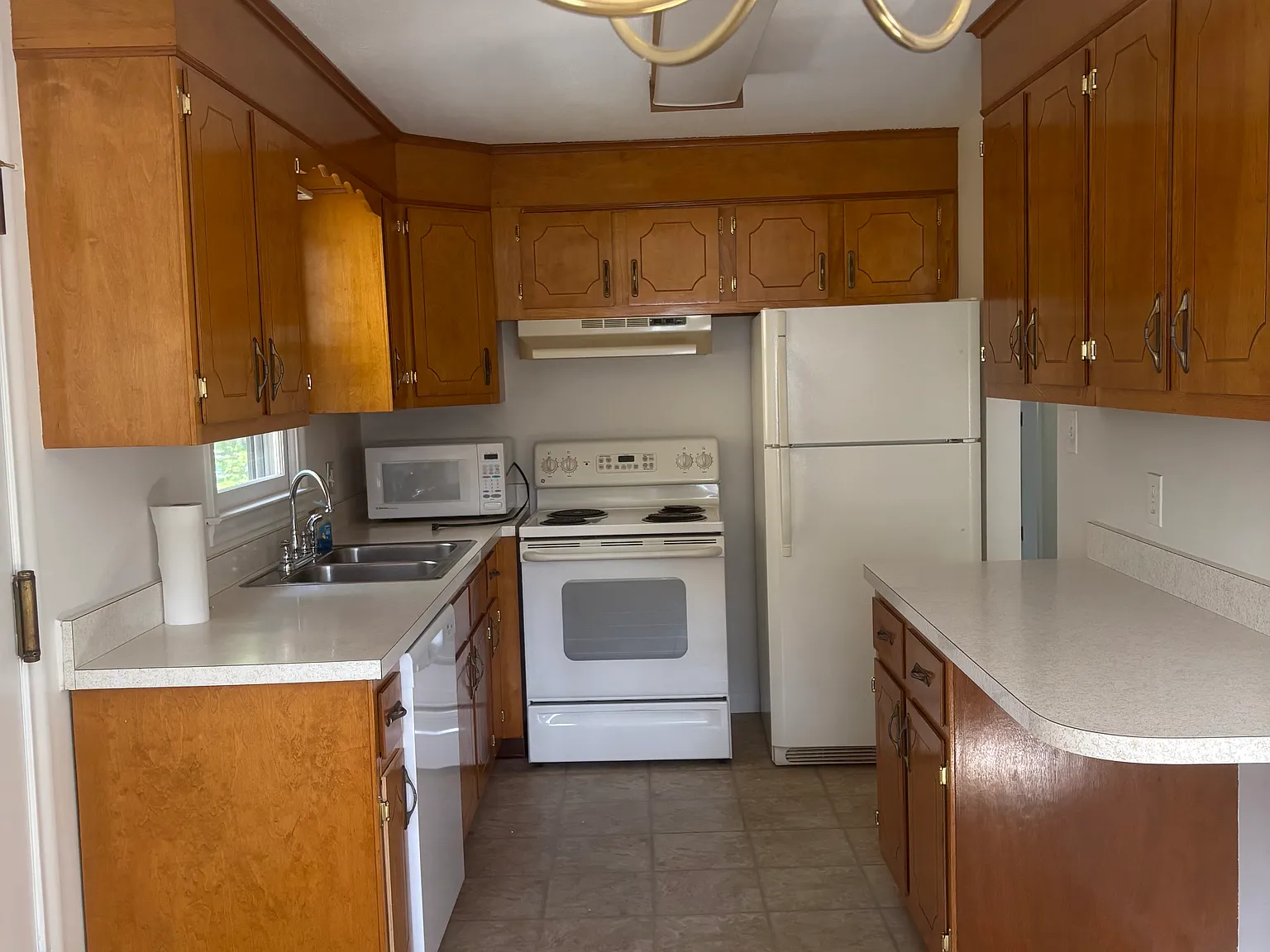 3 bed, 1000 sqft, $1,600 — Photo 4