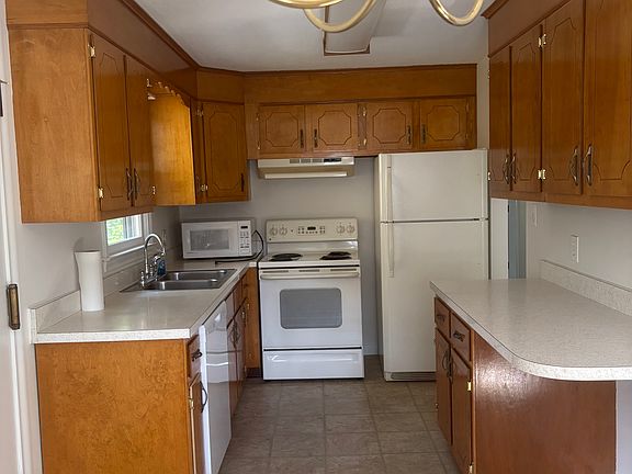 4th image of 151 Sheffield Ln #1