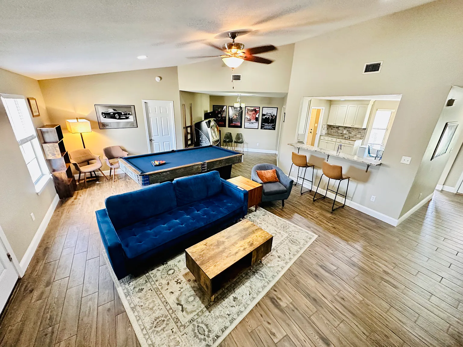 3 bed, 1836 sqft, $2,400 — Photo 2