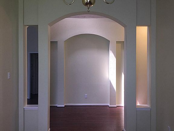 3rd image of 16923 Fairway Glen Ln
