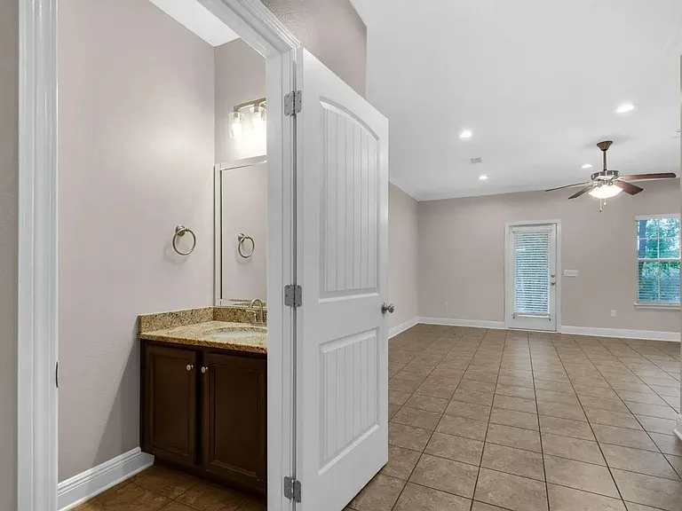 17 W Shady Oaks Ln #C — Photo 13