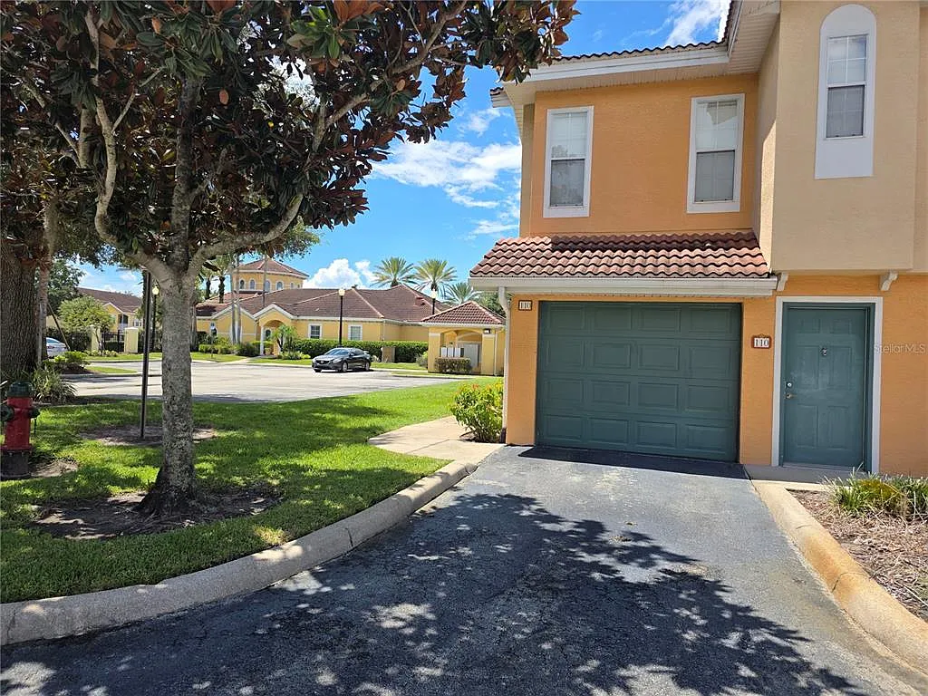 3 bed, 2.0 bath, 1344 sqft, $2,300 — Photo 2