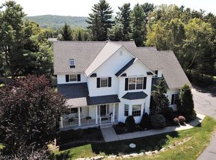 42 Canterbury Ln, Hackettstown, NJ 07840