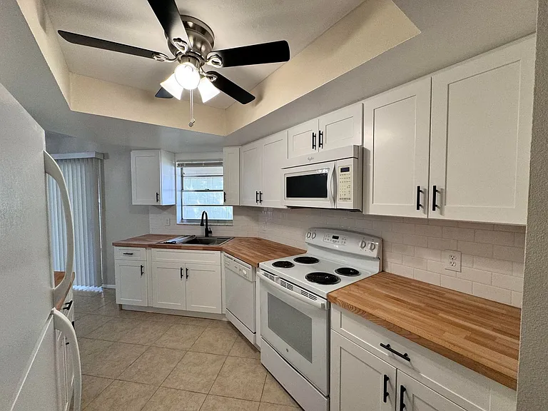 3480 Plaza Ave — Photo 4