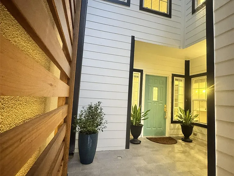 516 S Post Oak Ln #9 — Photo 4