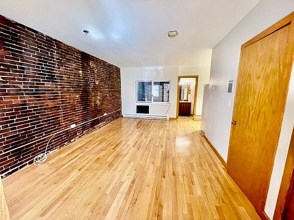 3rd image of 5 Thacher Ct APT 4
