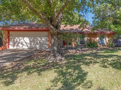 712 Springwood Dr, Hurst, TX, 76054