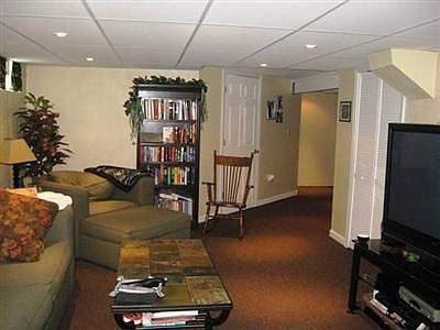 5th image of 853 Wilder Ave