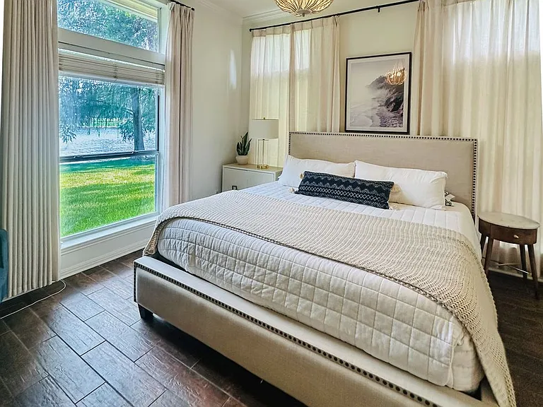 2910 Edgewater Dr — Photo 8