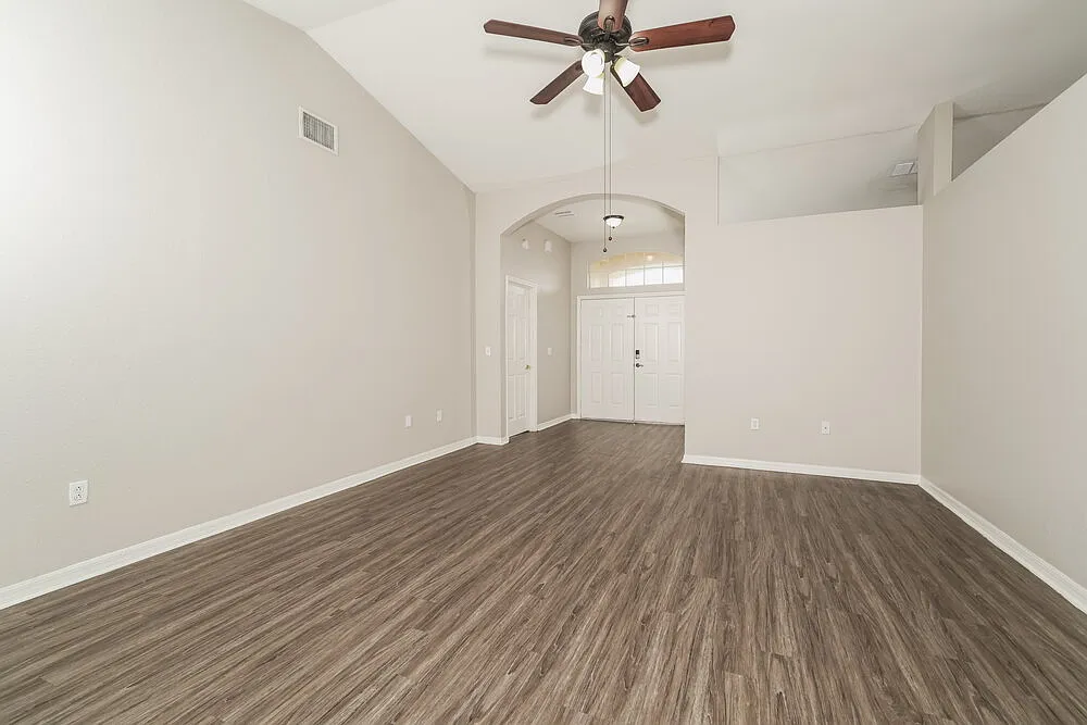 4 bed, 2.0 bath, 1864 sqft, $2,325 — Photo 3