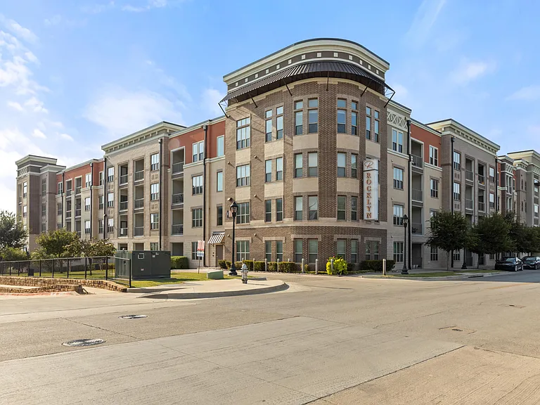 Rocklyn at Samuels Ave — Photo 31