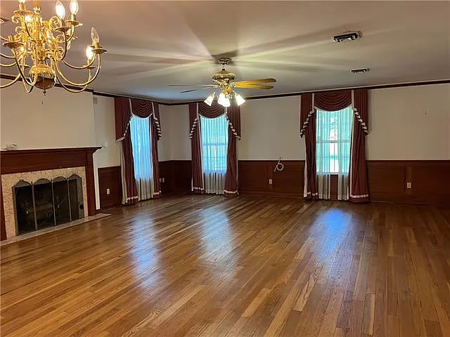 3 bed, 2.0 bath, 2300 sqft, $3,200 — Photo 3