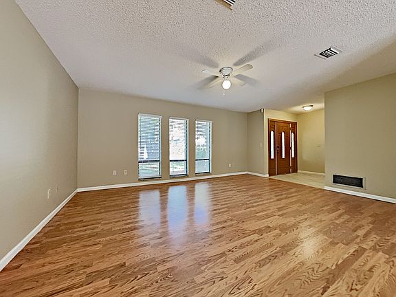4th image of 134 Habersham Dr