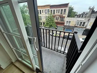 Rented by Tapiro Realty