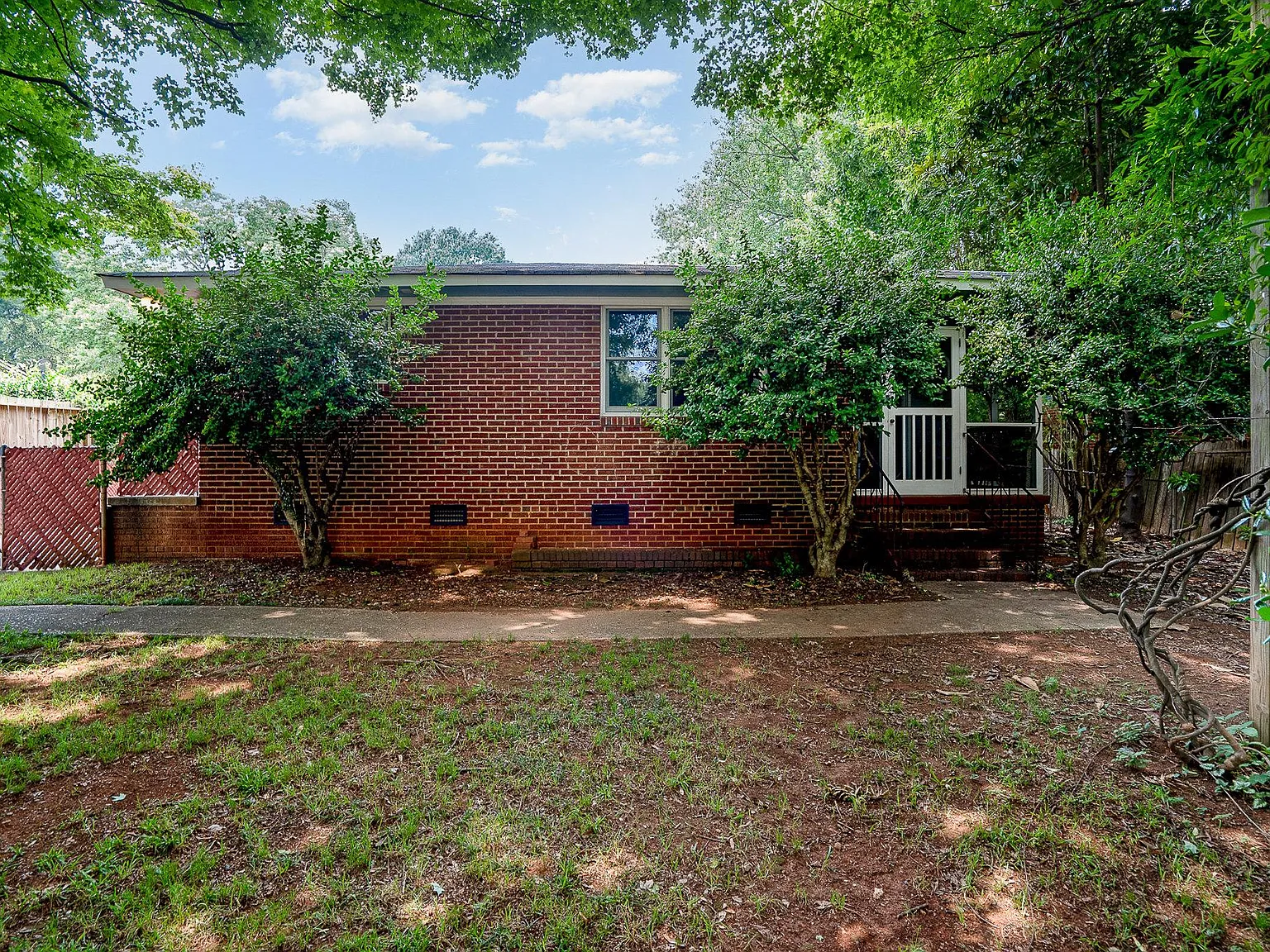 2 bed, 1.5 bath, 1100 sqft, $2,050 — Photo 1