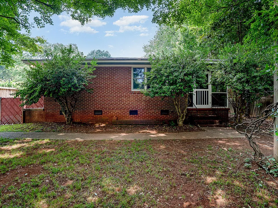 4344 University Dr