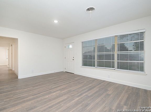 4th image of 375 GOODHUE AVE