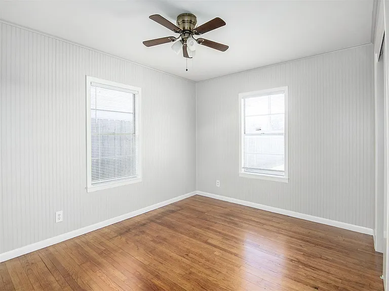 2215 Silverbonnet St — Photo 10