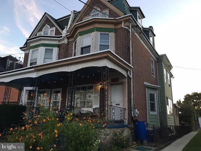 2nd image of 6208 Baynton St
