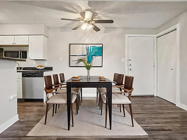 Windmill Apartments — Photo 17