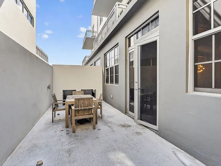 435 N Andrews Ave #206 — Photo 15