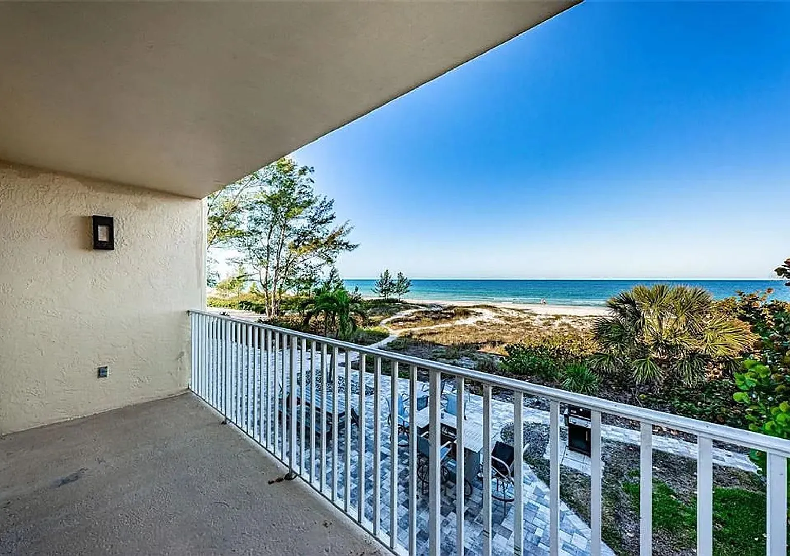 Beachfront Paradise in Indian Shores Stunning Gulf & Intracoastal Views! 3bed|2bath — Photo 4