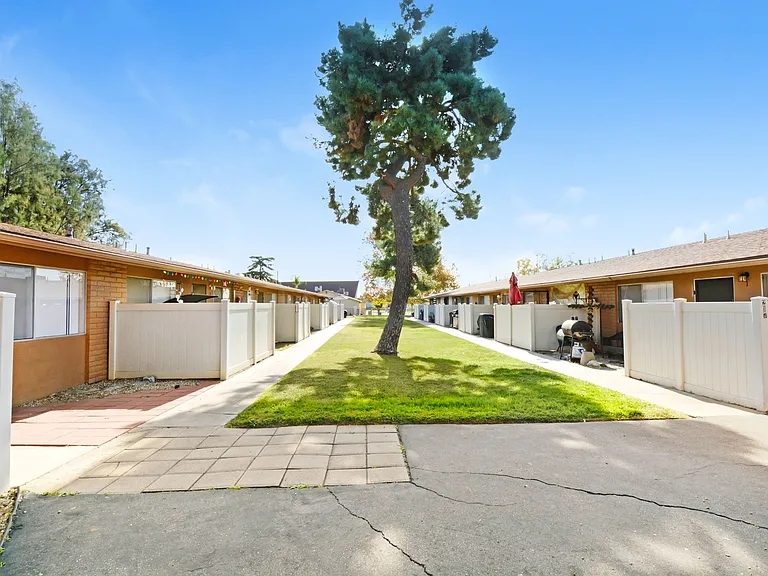 Mesa Woods — Photo 1