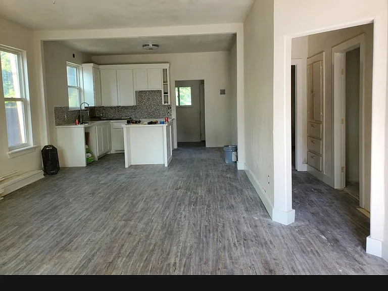 907 S Hoff Ave #1 — Photo 2