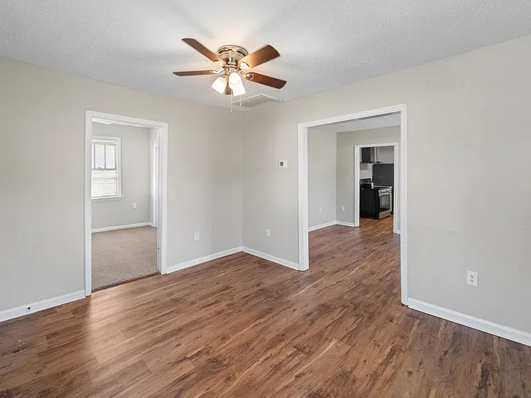 132 Jenks St — Photo 4