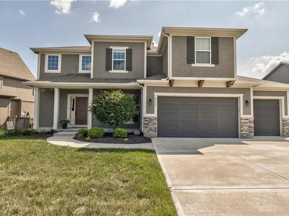 8423 Redbird St, Shawnee, KS 66227